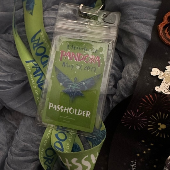 Disney Laynards with pins ~ Great reseller bundle!!​​ - Picture 4 of 8